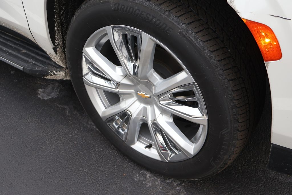 Thumbnail: 2022 Chevrolet Tahoe - 5