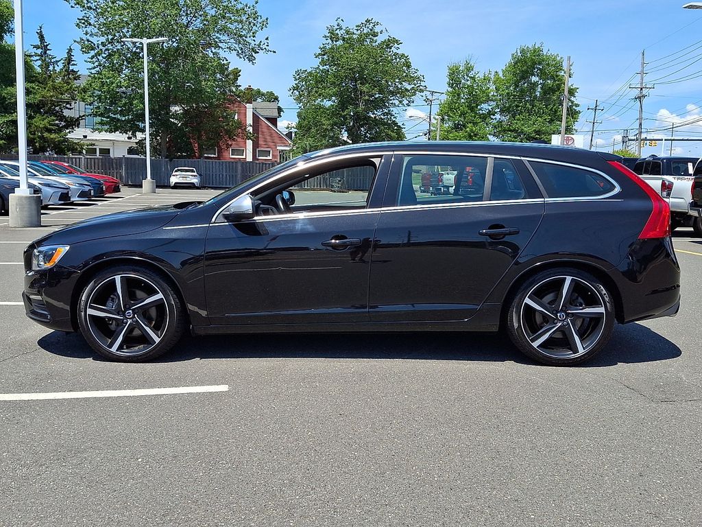Thumbnail: 2016 Volvo V60 - 8