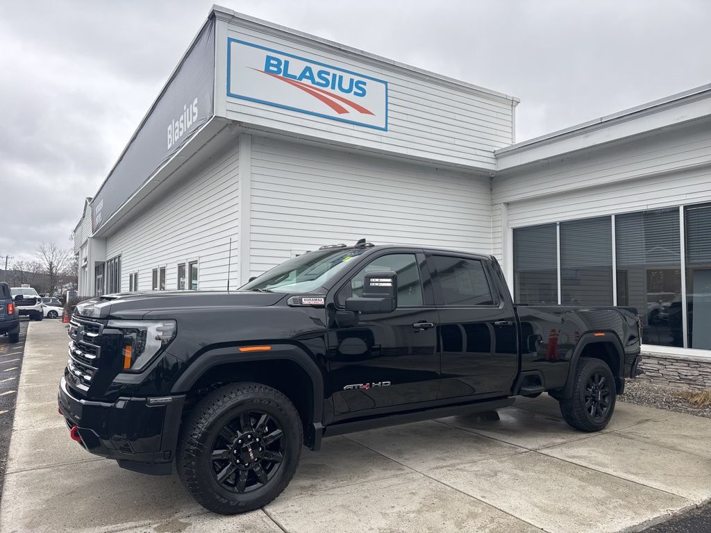 Onyx Black 2025 GMC Sierra 2500HD AT4 Crew Cab 4WD Pickup Truck Four-Wheel Drive Automatic