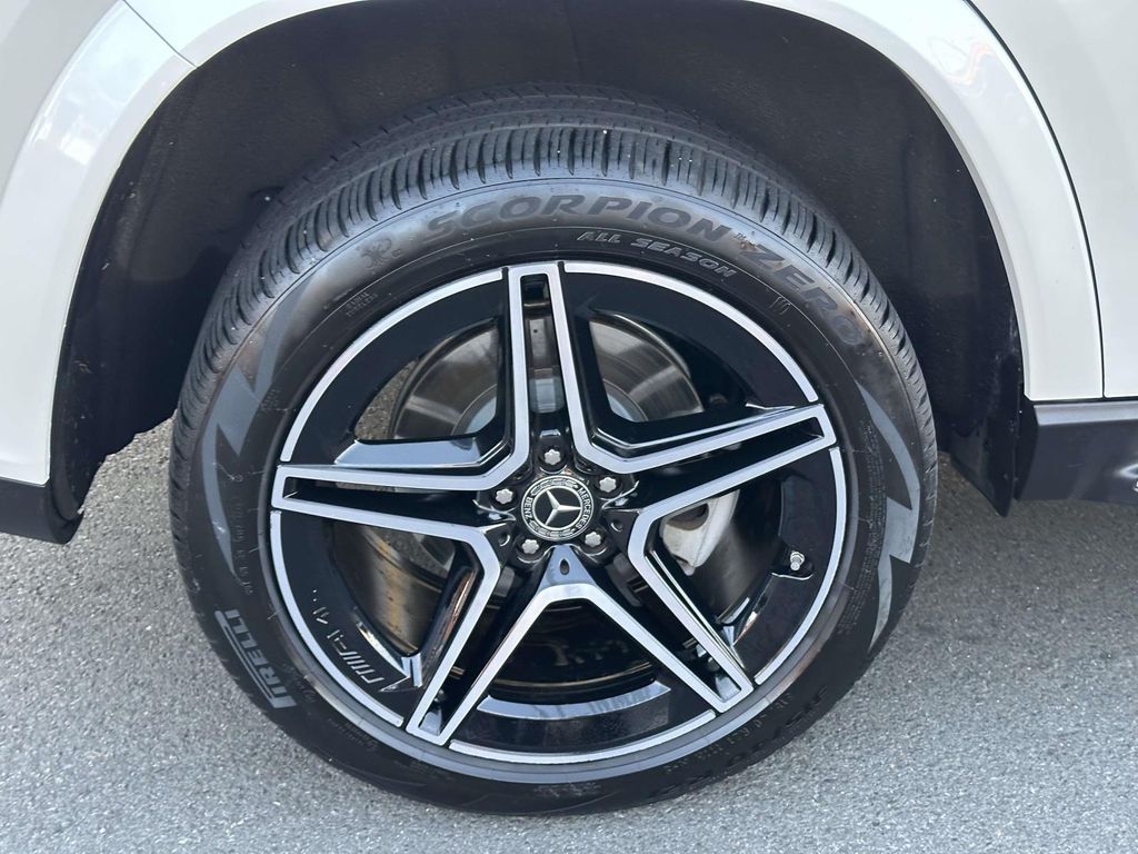 Thumbnail: 2023 Mercedes-Benz GLS - 16