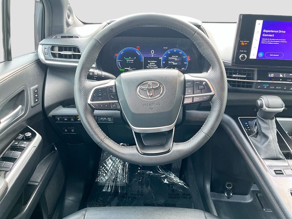 Used 2025 Magnetic Gray Metallic Toyota Platinum image 23