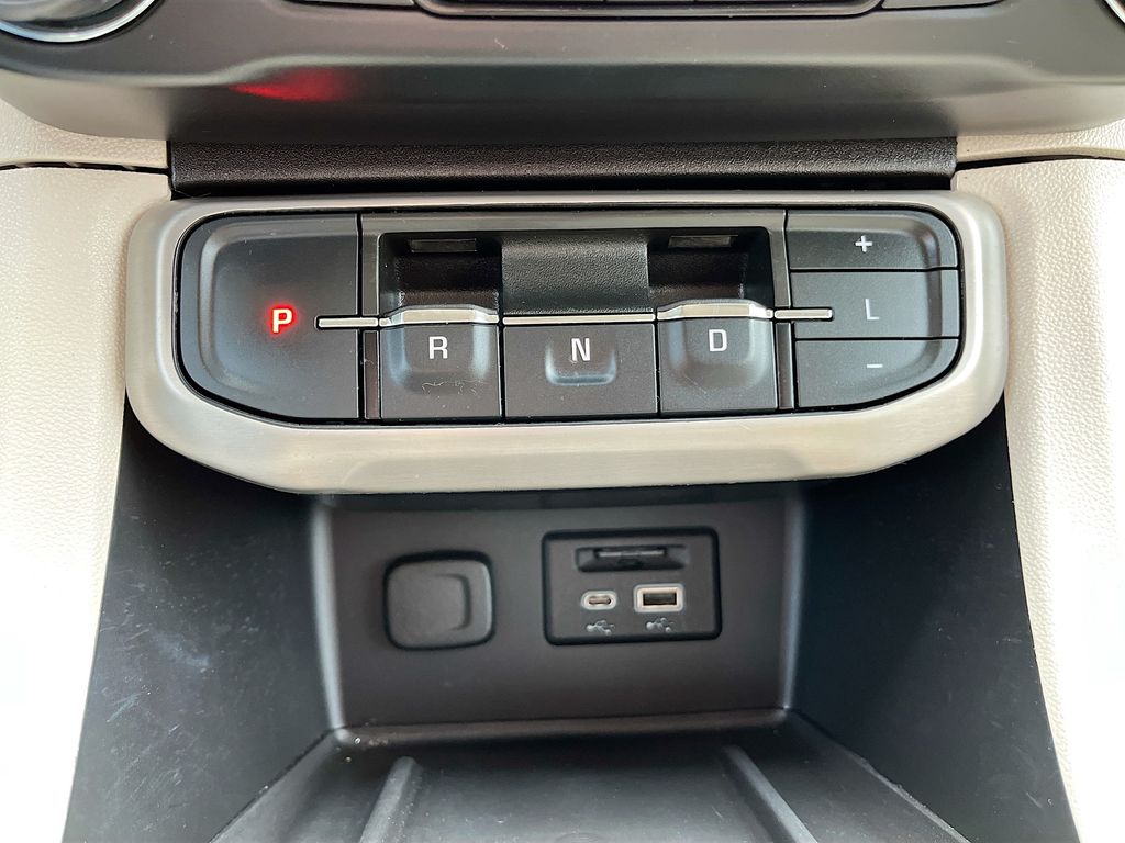 Used 2023 White GMC Denali image 17