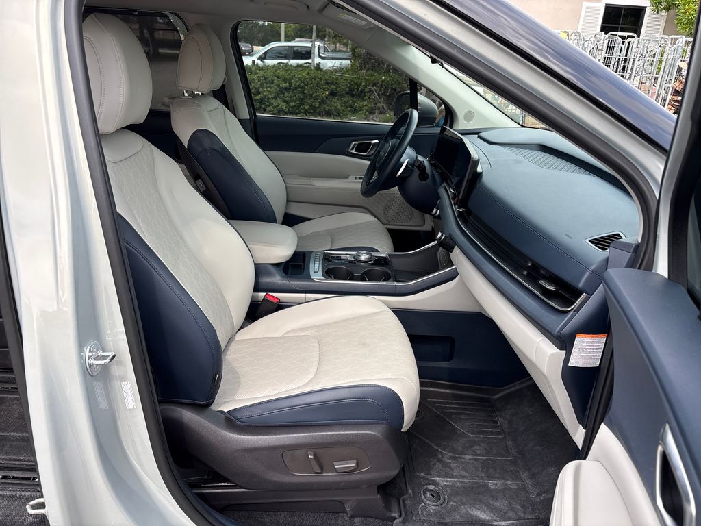 Certified Used 2025 White Kia EX image 6