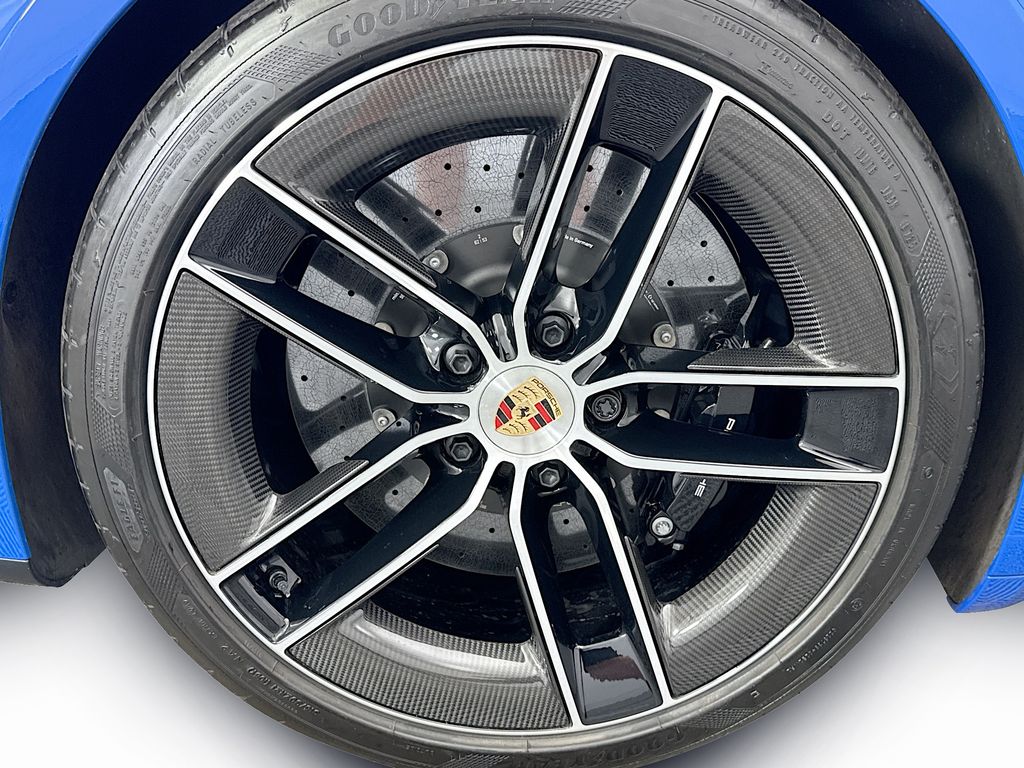 Thumbnail: 2025 Porsche 911 - 32