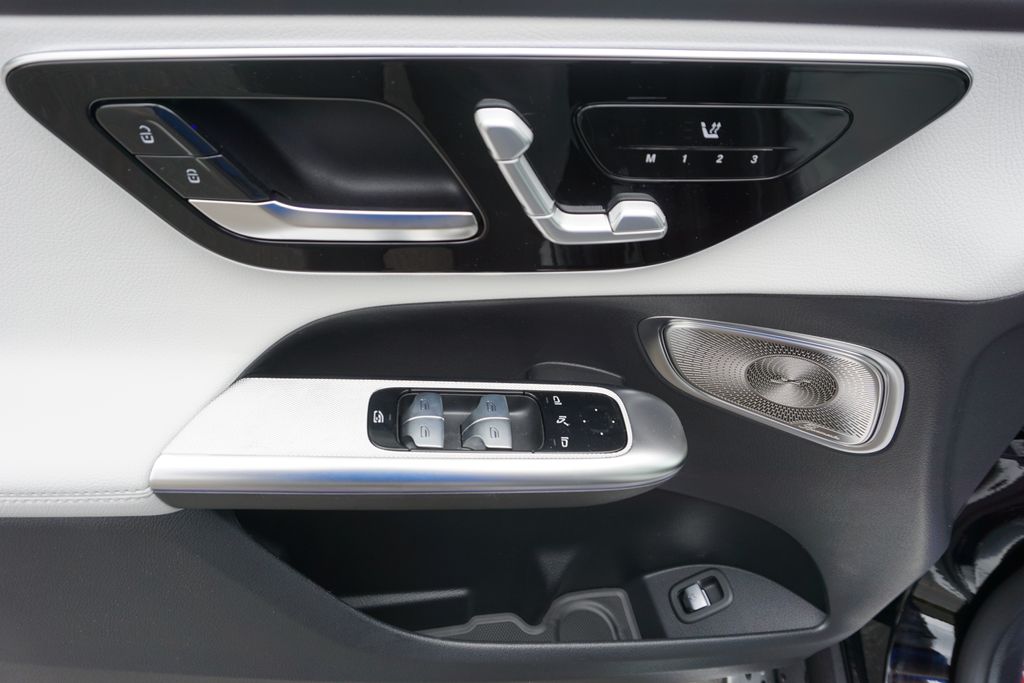 2025 Mercedes-Benz GLC 300 21