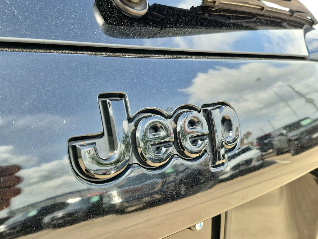 2023 Jeep Cherokee Altitude Black at Community Toyota