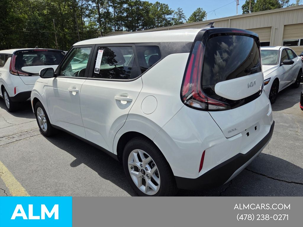 Used 2025 White Kia LX image 6