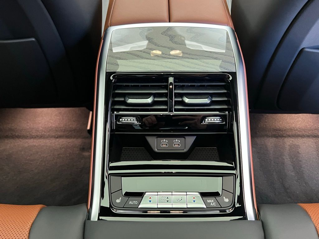 Thumbnail: 2026 BMW 8 Series - 9