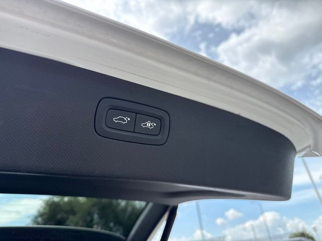 2021 Volvo XC90 T6 Momentum White at Subaru and VW of Moon Township