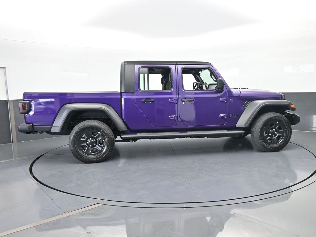 New 2026 reign Jeep Sport image 7