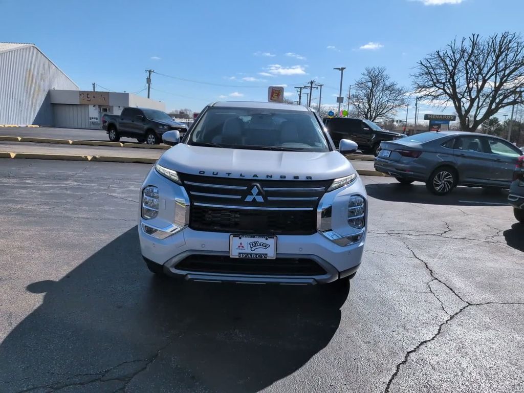 New 2026 White Mitsubishi SE image 3