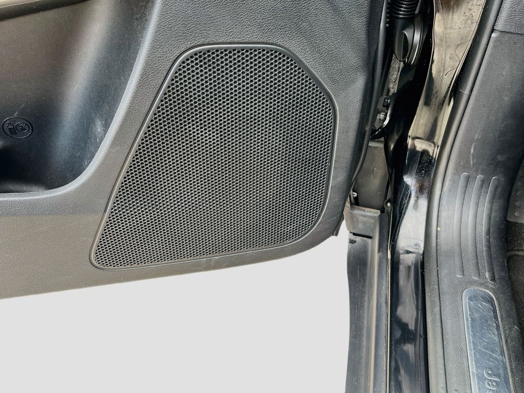 Used 2019 Black Jeep Limited image 19