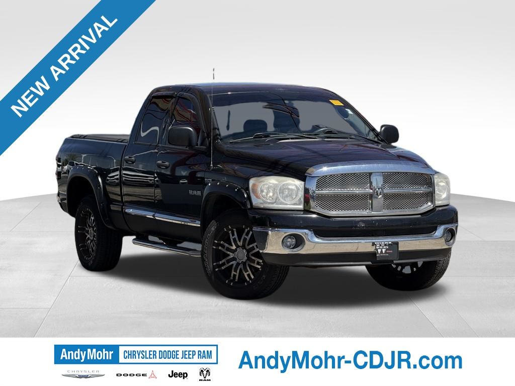 Brilliant Black Crystal Pearlcoat 2008 Dodge RAM 1500 SLT Quad Cab 4WD Pickup Truck Four-Wheel Drive 5-Speed Automatic
