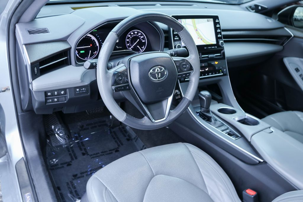 2019 Toyota Avalon Hybrid Limited 3