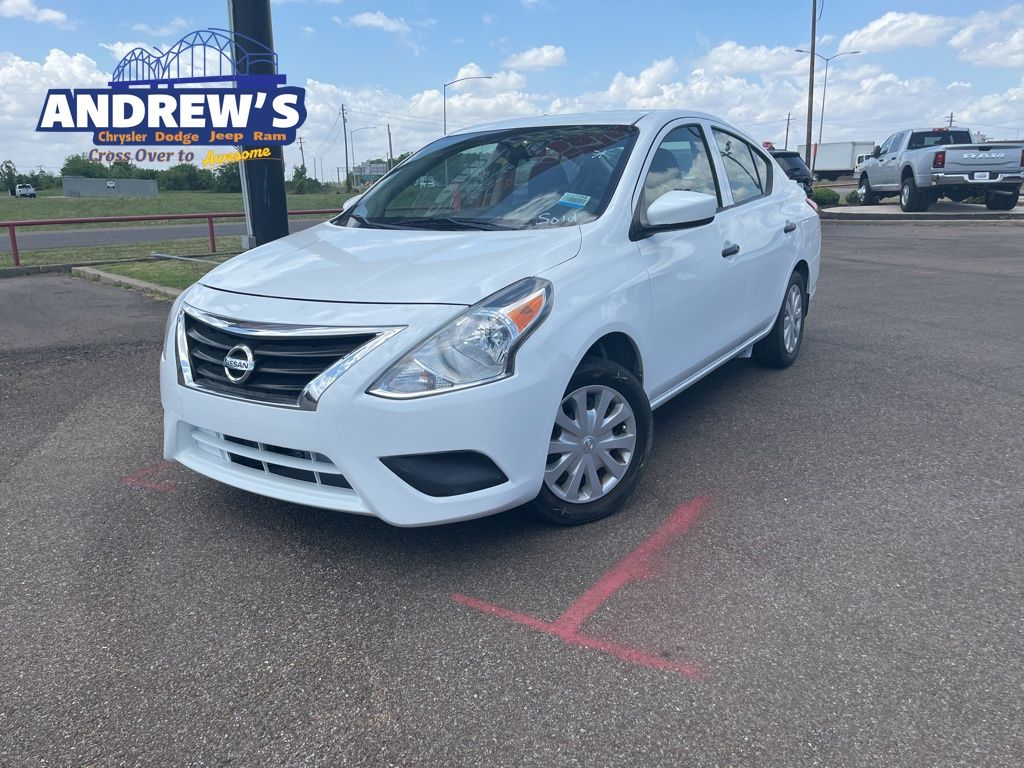 White (Fresh Powder) 2018 Nissan Versa S Plus Sedan Front-Wheel Drive Continuously Variable Transmission