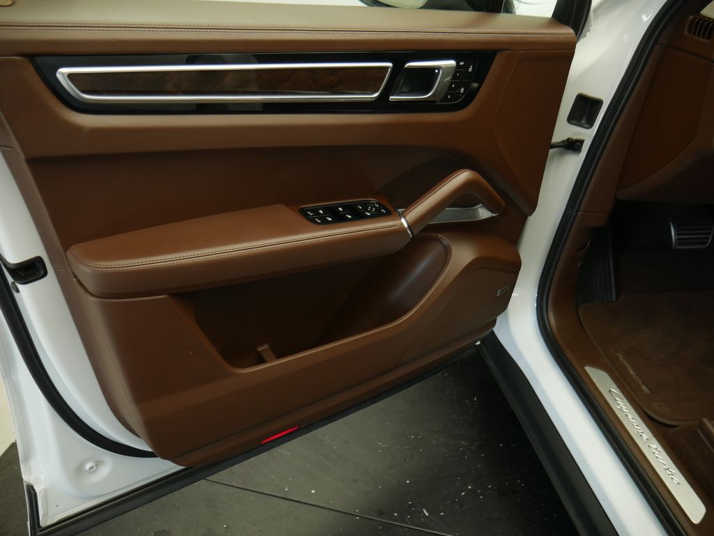 Thumbnail: 2023 Porsche Cayenne - 4
