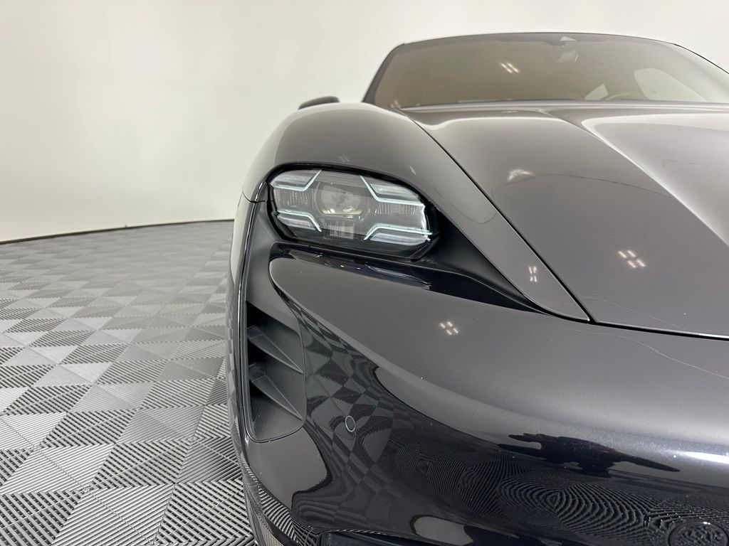 Thumbnail: 2020 Porsche Taycan - 9