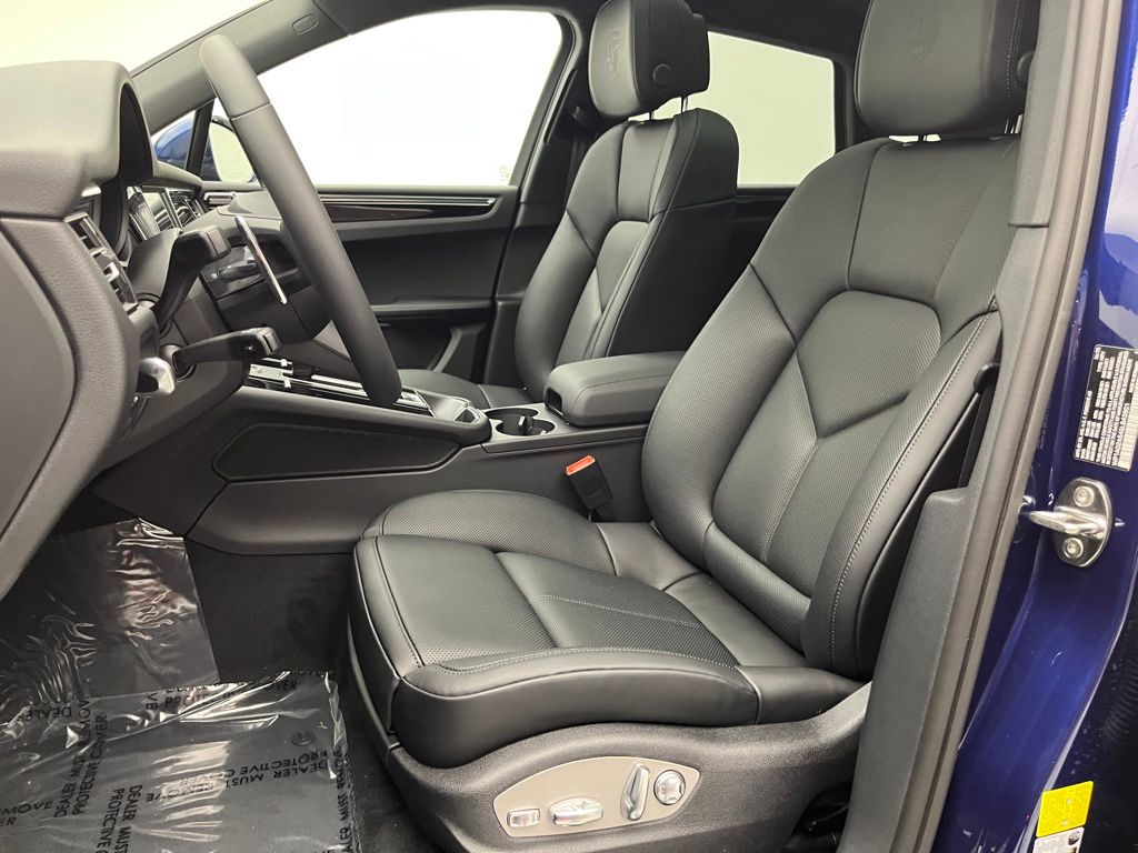 Thumbnail: 2025 Porsche Macan - 5
