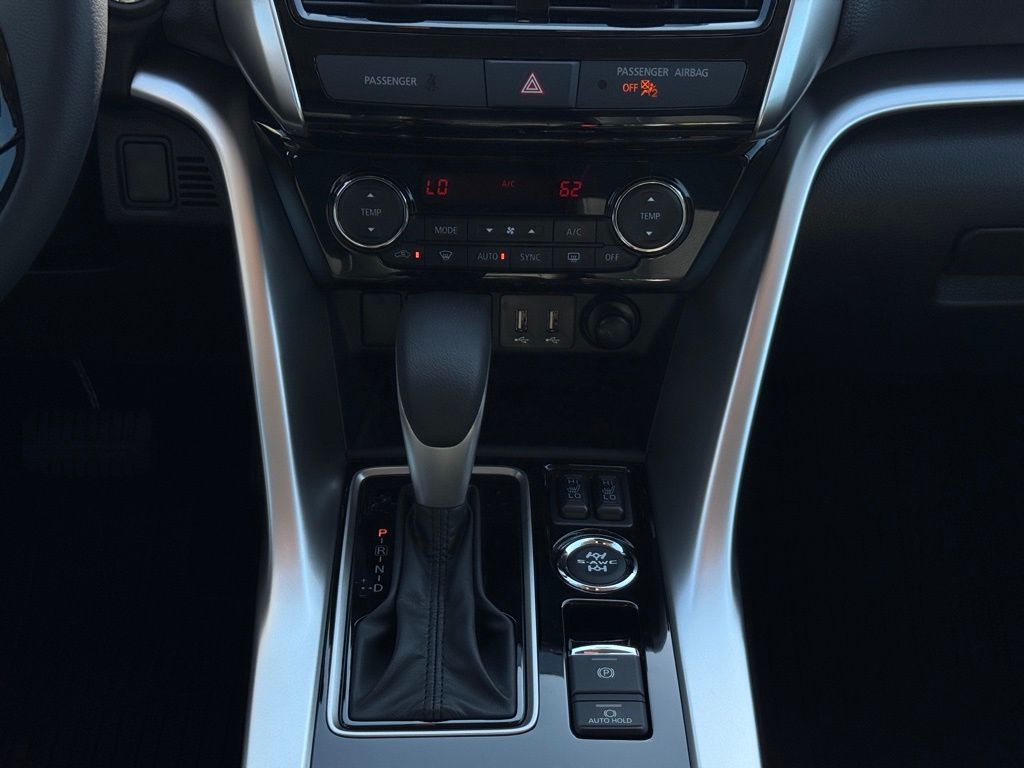 2025 Mitsubishi Eclipse Cross SE photo 17