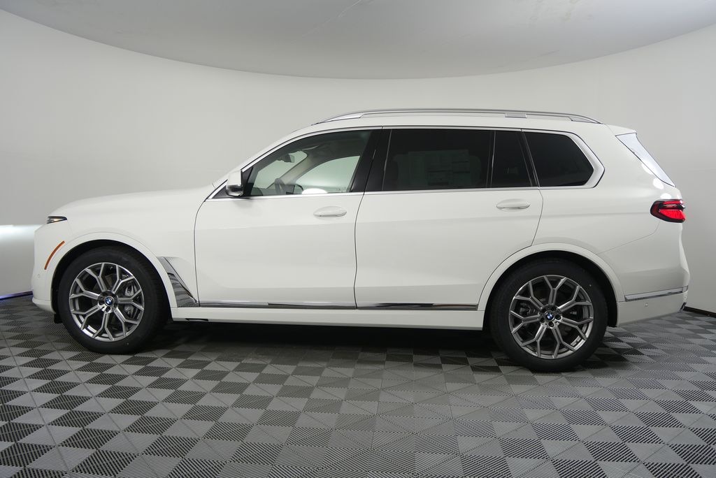 Thumbnail: 2026 BMW X7 - 6