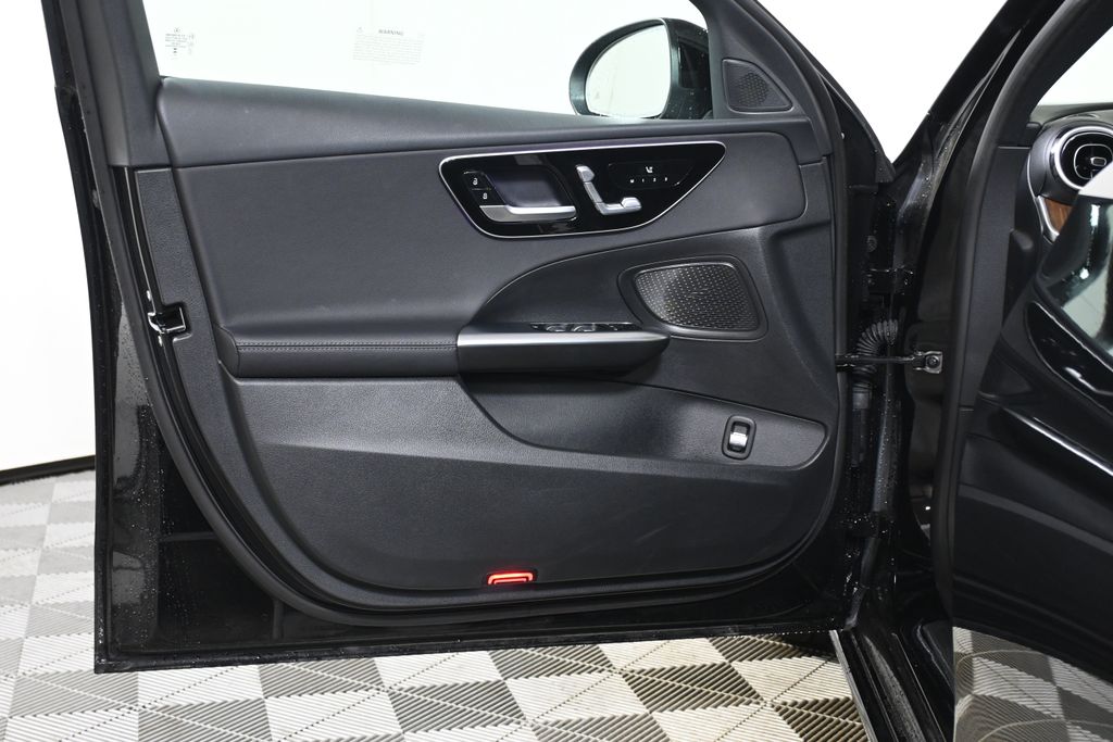 Thumbnail: 2025 Mercedes-Benz C-Class - 28