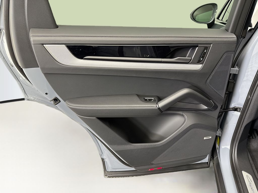 Thumbnail: 2026 Porsche Cayenne - 27