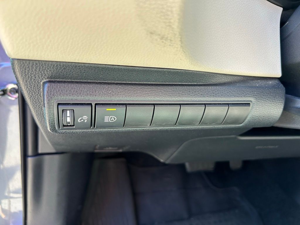 Thumbnail: 2022 Toyota Corolla - 17