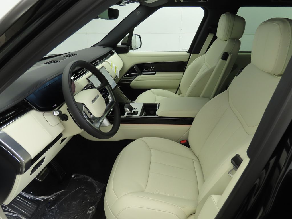 2025 Land Rover Range Rover SE 21