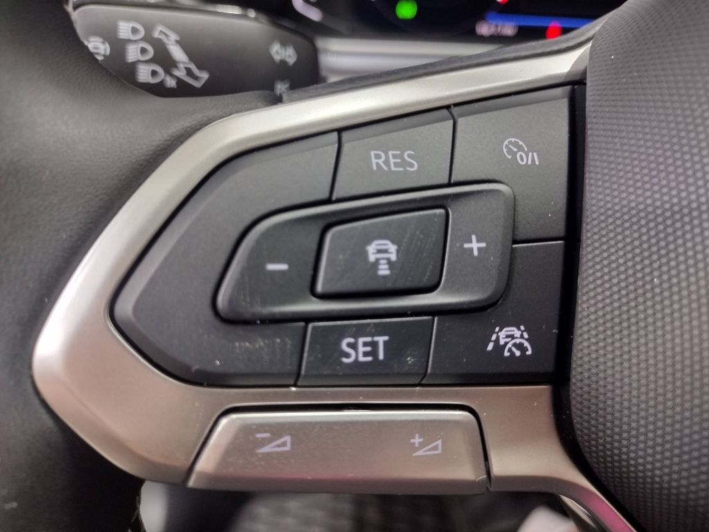 2025 Volkswagen Taos 1.5T SEL