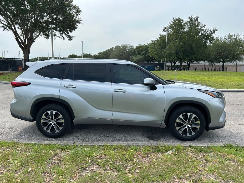 Thumbnail: 2023 Toyota Highlander - 5
