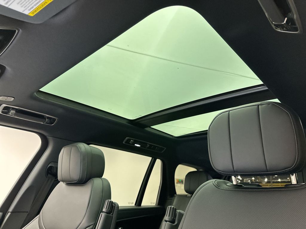 2025 Land Rover Range Rover SE 10