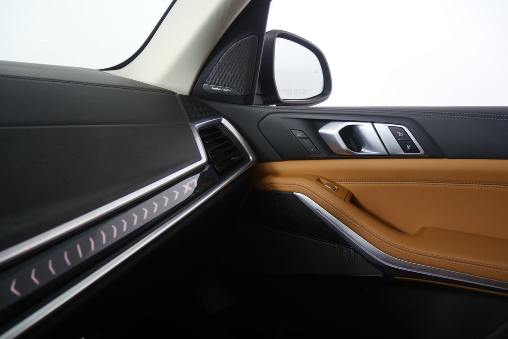 Thumbnail: 2024 BMW X7 - 31