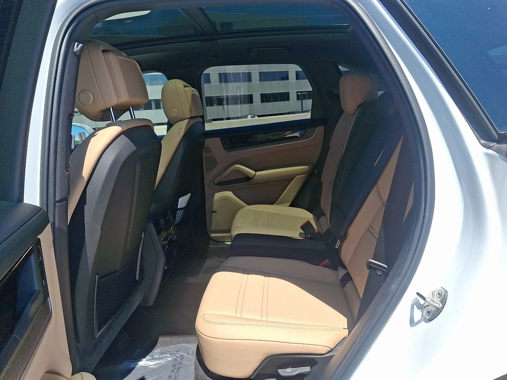Thumbnail: 2025 Porsche Cayenne - 13
