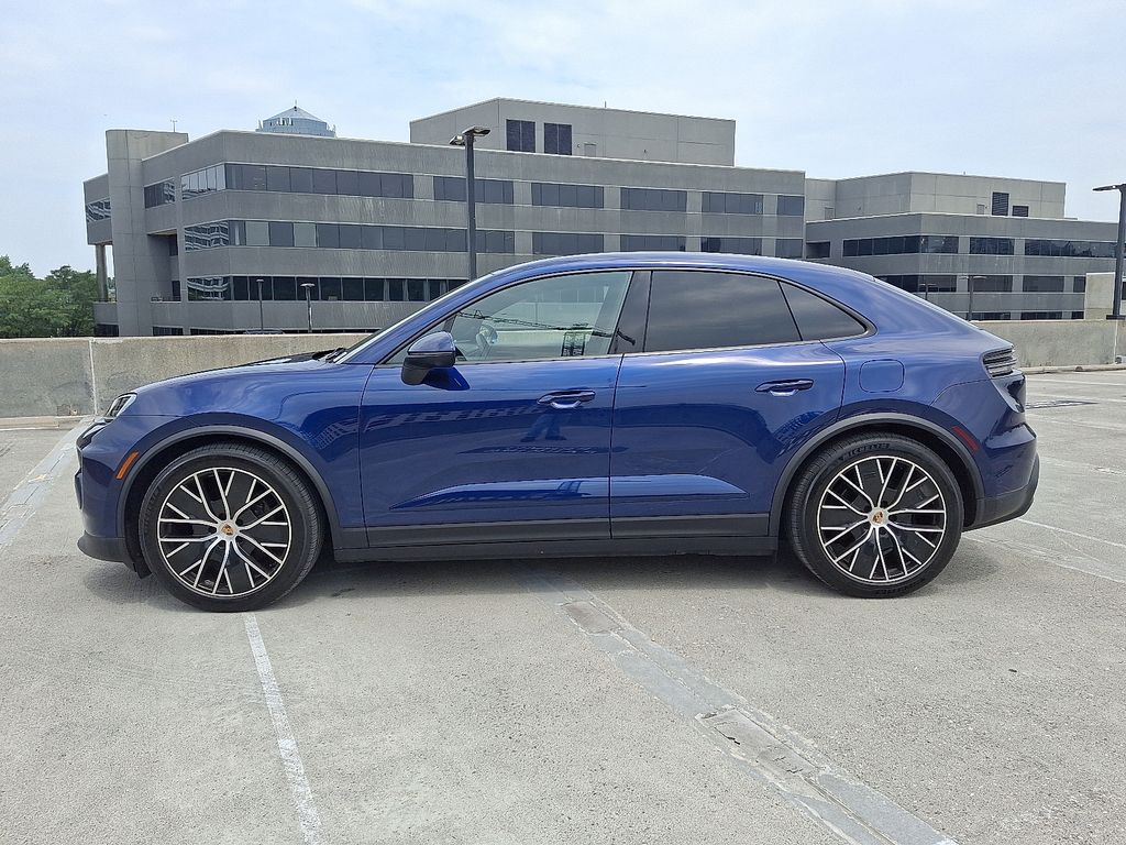 Thumbnail: 2024 Porsche Macan - 2