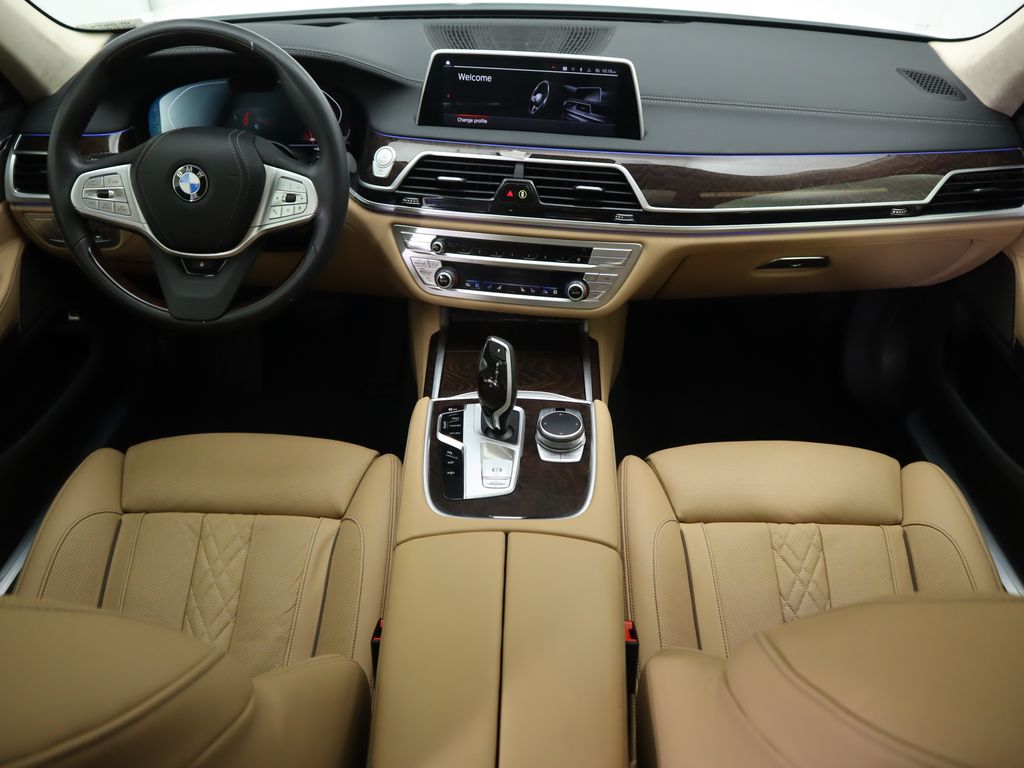 2022 BMW 7 Series 740i 13