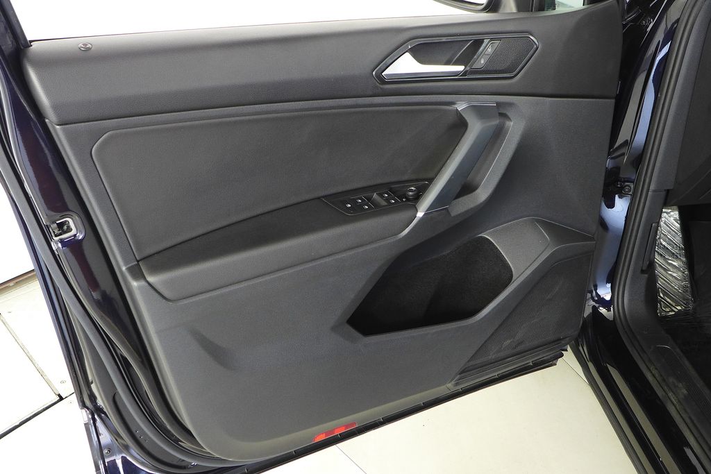 Thumbnail: 2018 Volkswagen Tiguan - 11