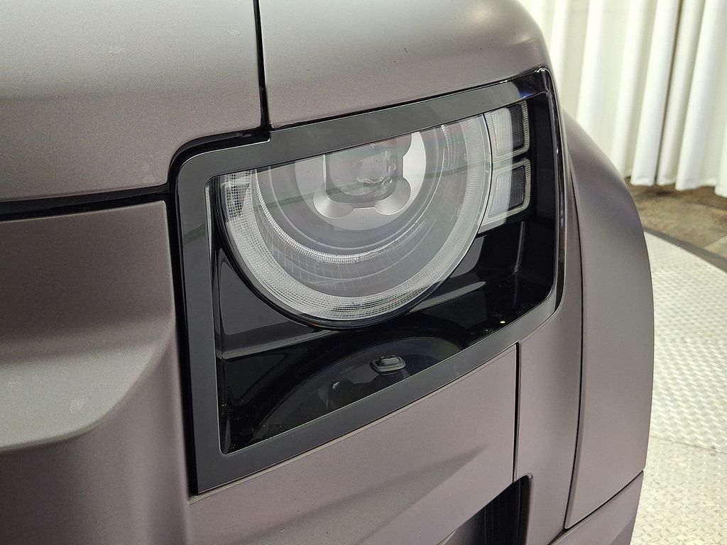 Thumbnail: 2025 Land Rover Defender - 9
