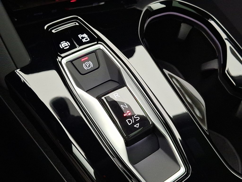 Thumbnail: 2025 Audi Q5 - 10