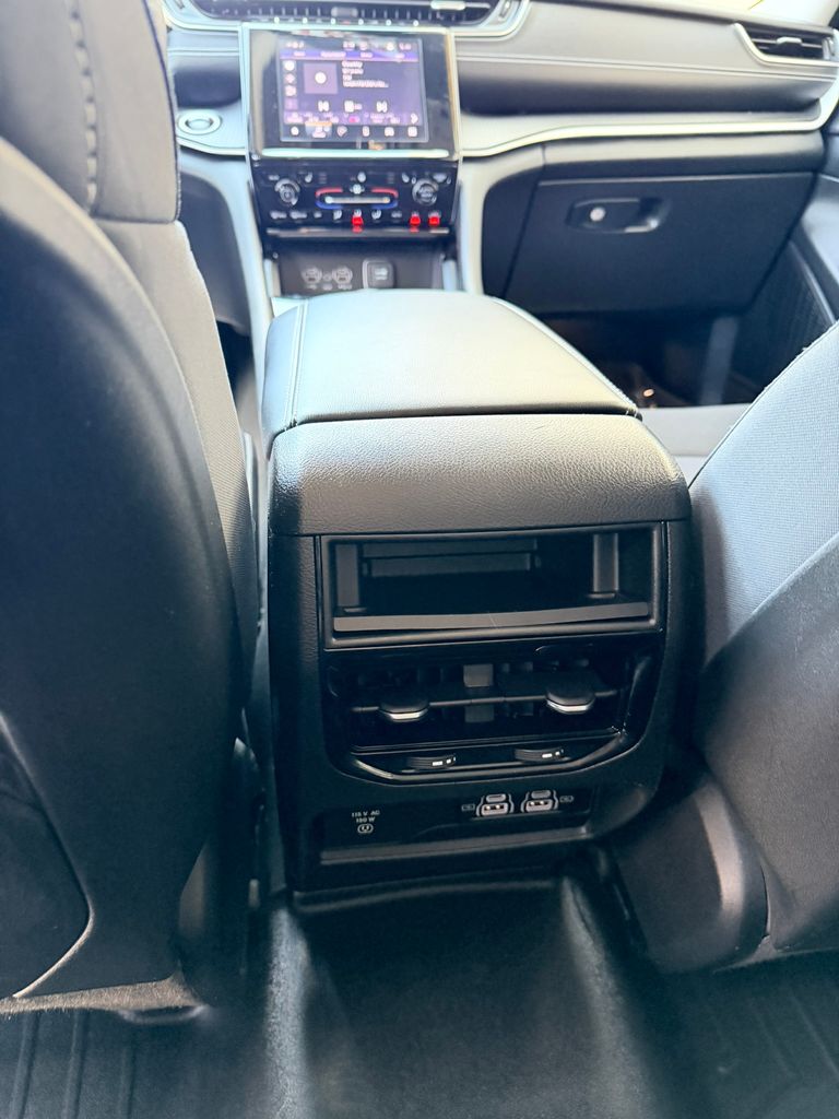 Used 2023 Jeep Grand Cherokee SUV