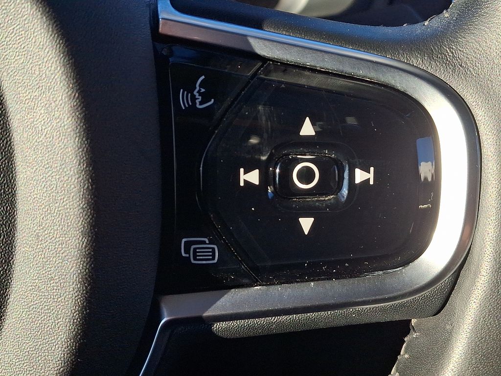 Thumbnail: 2016 Volvo XC90 - 23