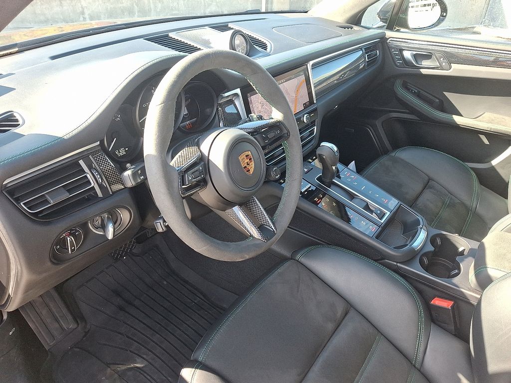Thumbnail: 2022 Porsche Macan - 4