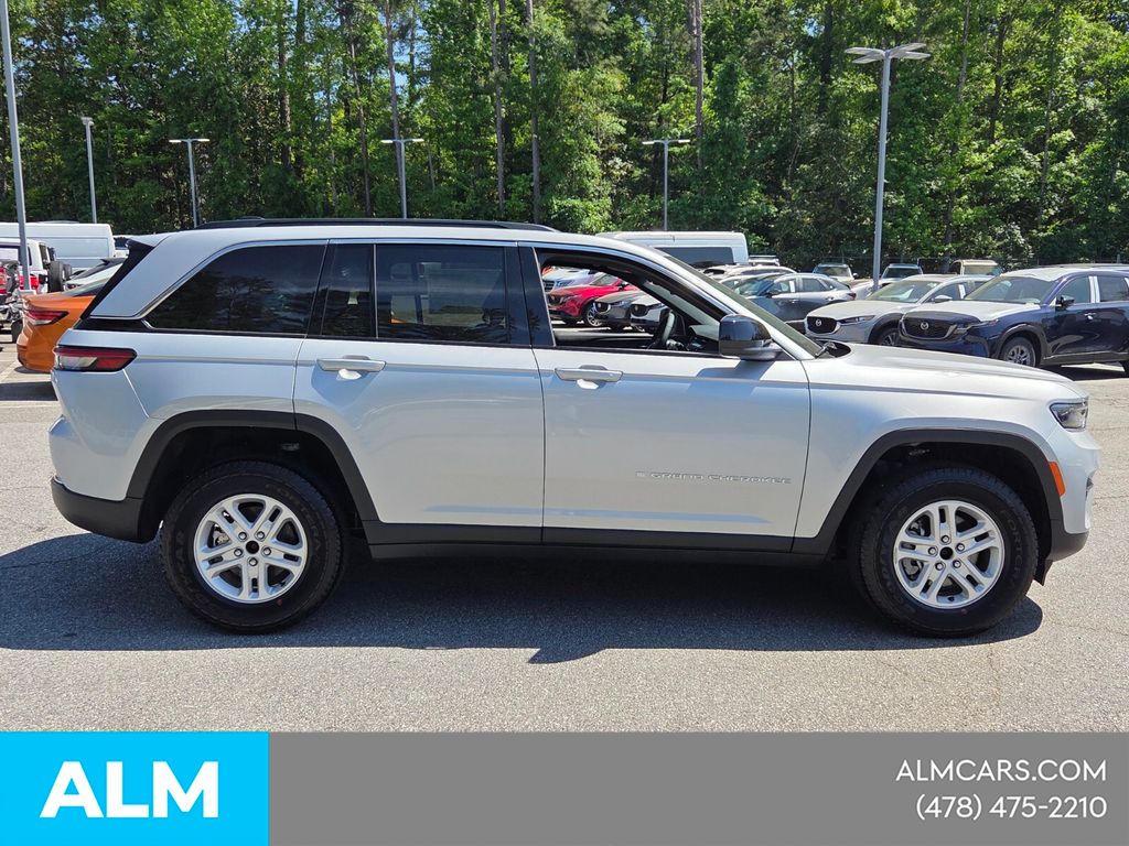 Used 2025 Silver Jeep Laredo image 15