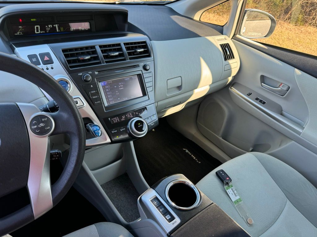 2013 Toyota Prius v Three 31