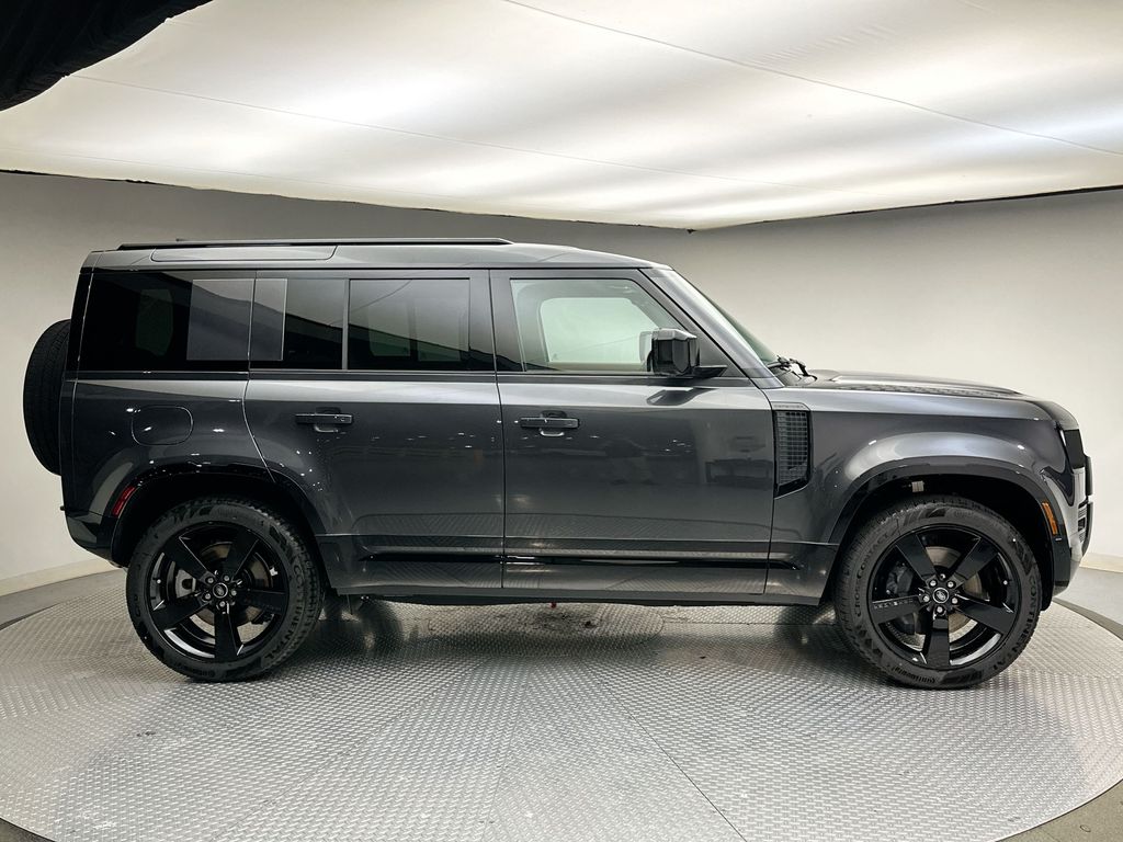 Thumbnail: 2025 Land Rover Defender - 4