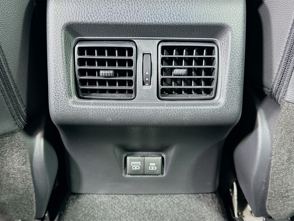 Thumbnail: 2025 Toyota Camry - 25