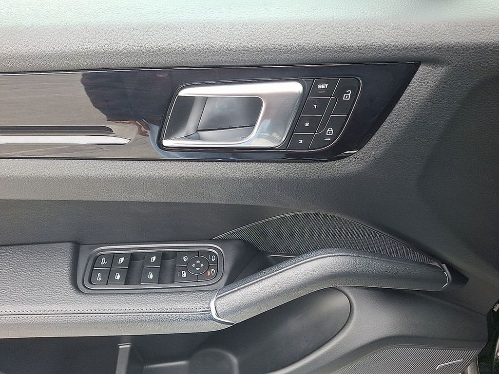 Thumbnail: 2023 Porsche Cayenne - 15