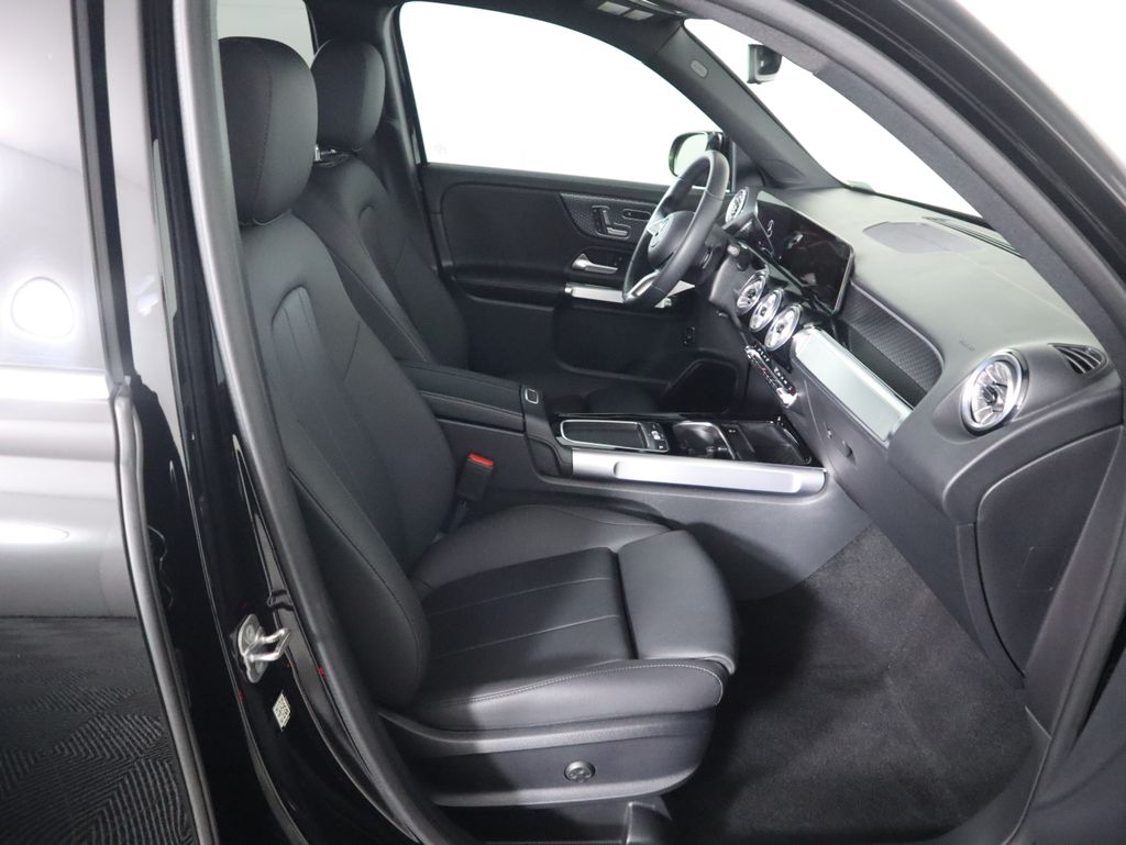 Thumbnail: 2025 Mercedes-Benz GLB - 21