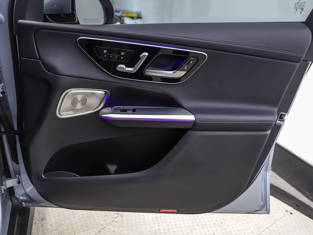 Thumbnail: 2025 Mercedes-Benz GLC - 28