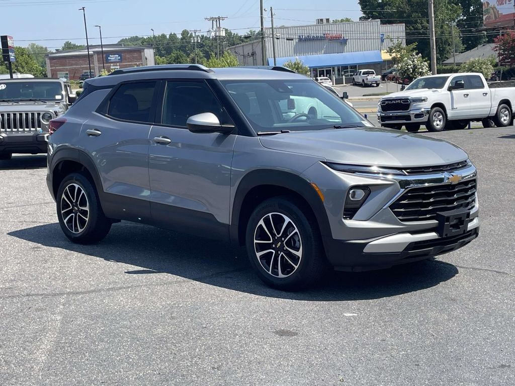 Sterling Gray Metallic 2025 Chevrolet Trailblazer SUV / Crossover Four-Wheel Drive 9-Speed Automatic