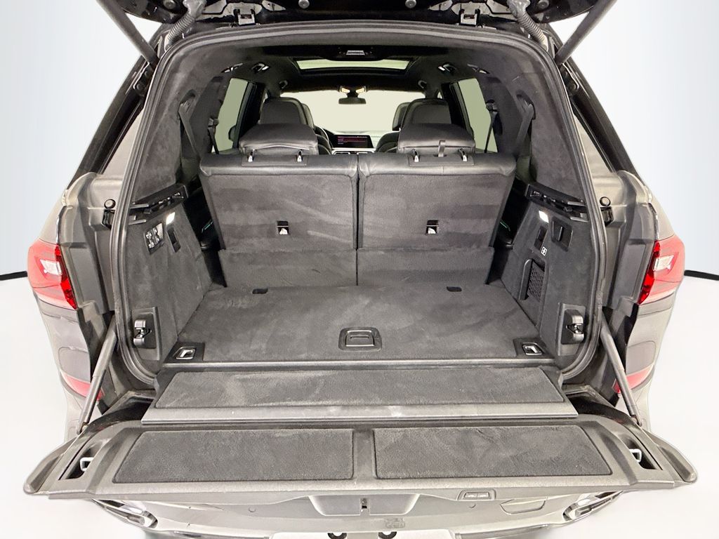 Thumbnail: 2021 BMW X7 - 27